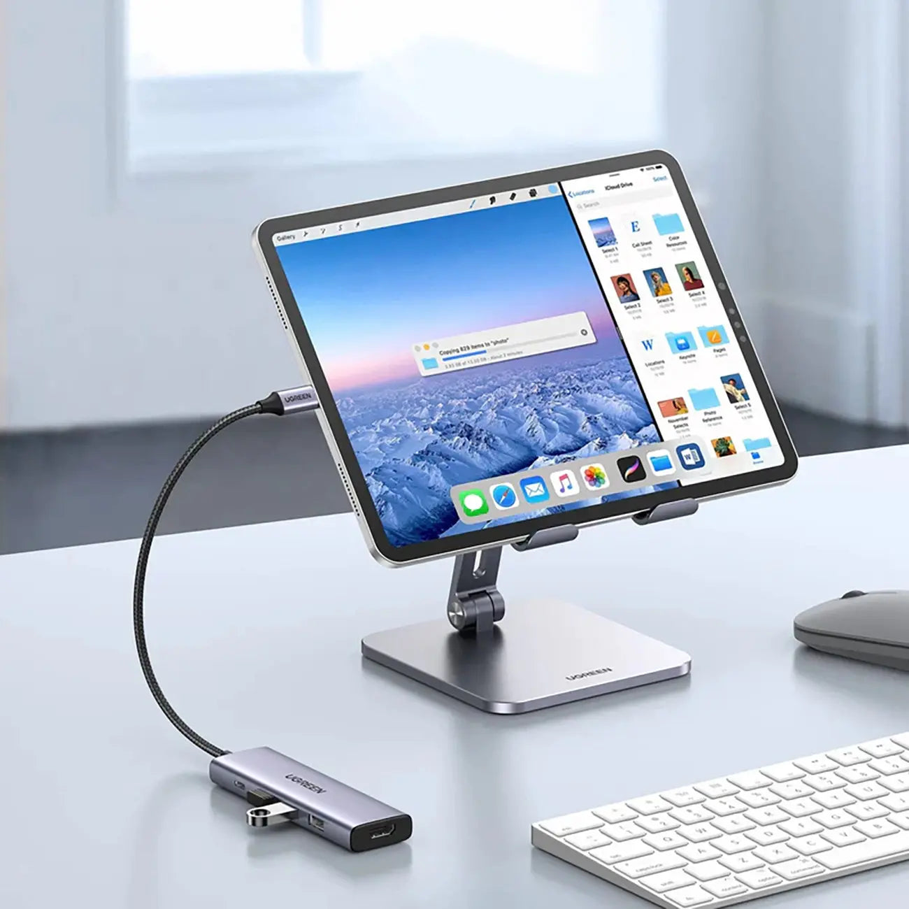 UGREEN CM511 5-in-1 USB-C Hub, 4K60 & 100W PD (15597) — connection and usage detail 2