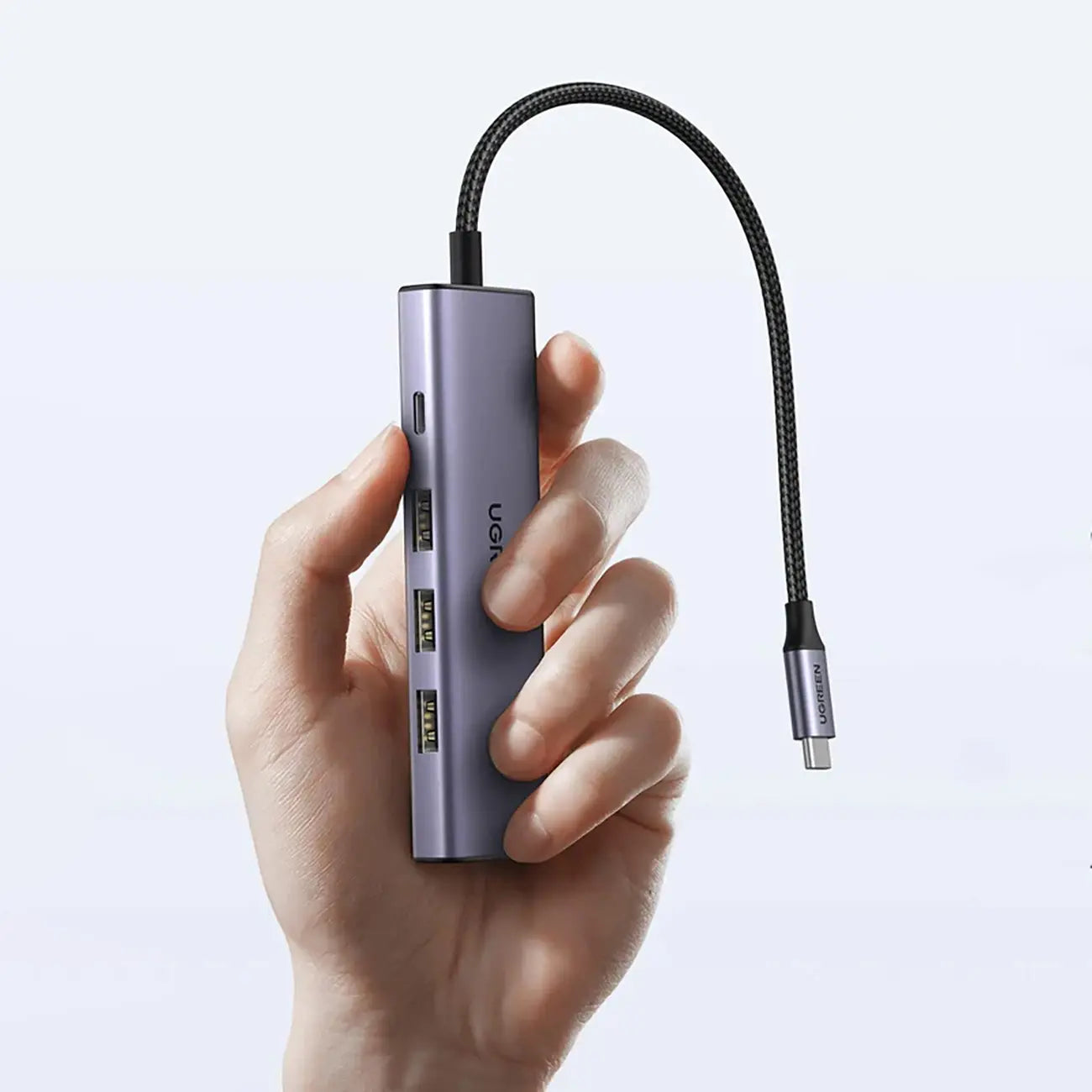 UGREEN CM511 5-in-1 USB-C Hub, 4K60 & 100W PD (15597) — connection and usage detail 3