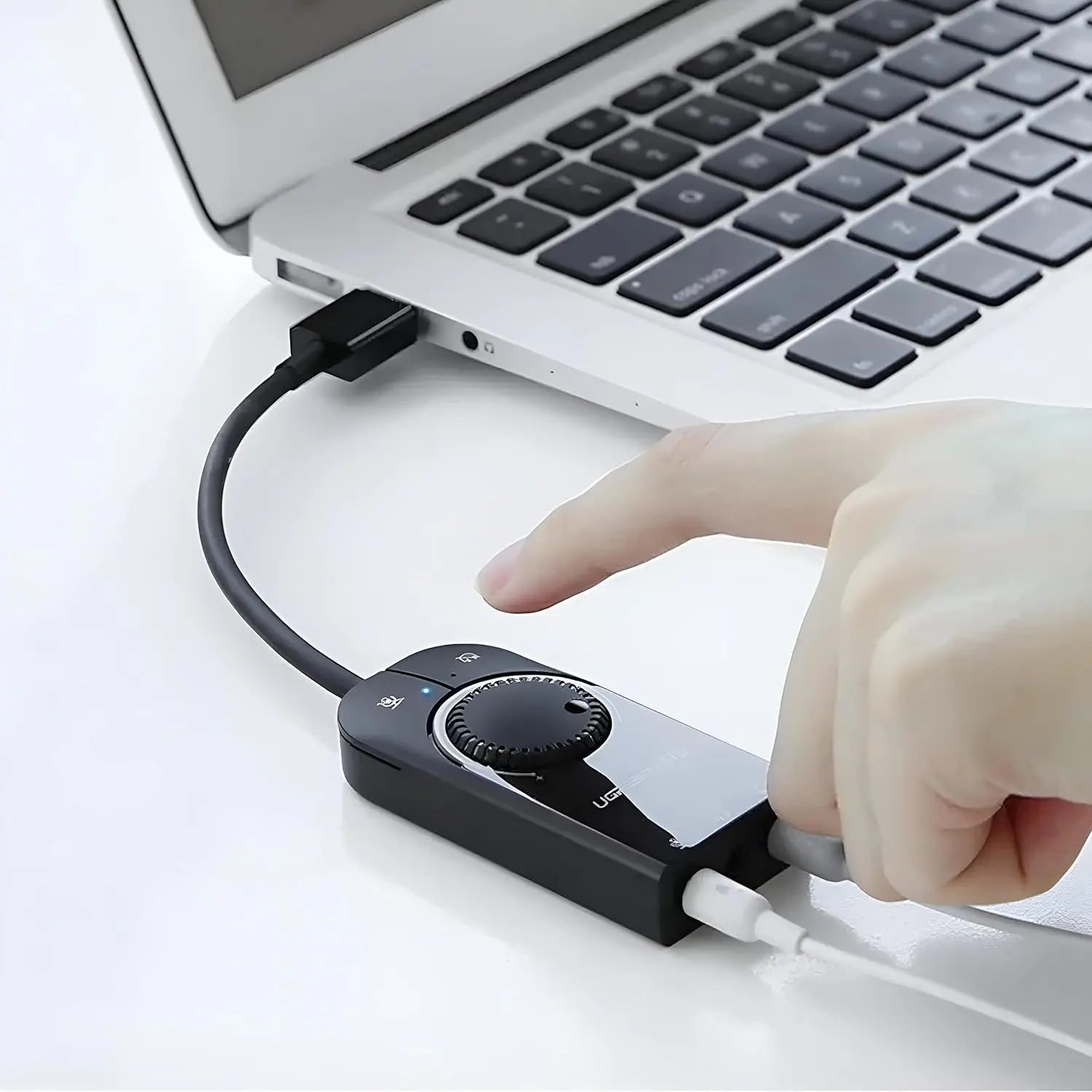 UGREEN USB Audio Adapter External Sound Card 3.5mm Headphone Microphone Jack USB to 3.5mm Converter PC Laptop PS4 PS5 40964 — connection and usage detail 3